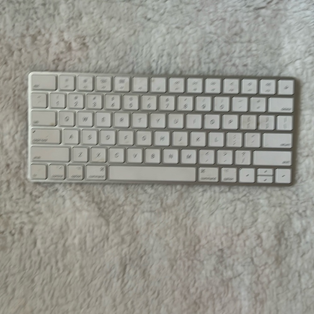 Like new Apple keyboard.